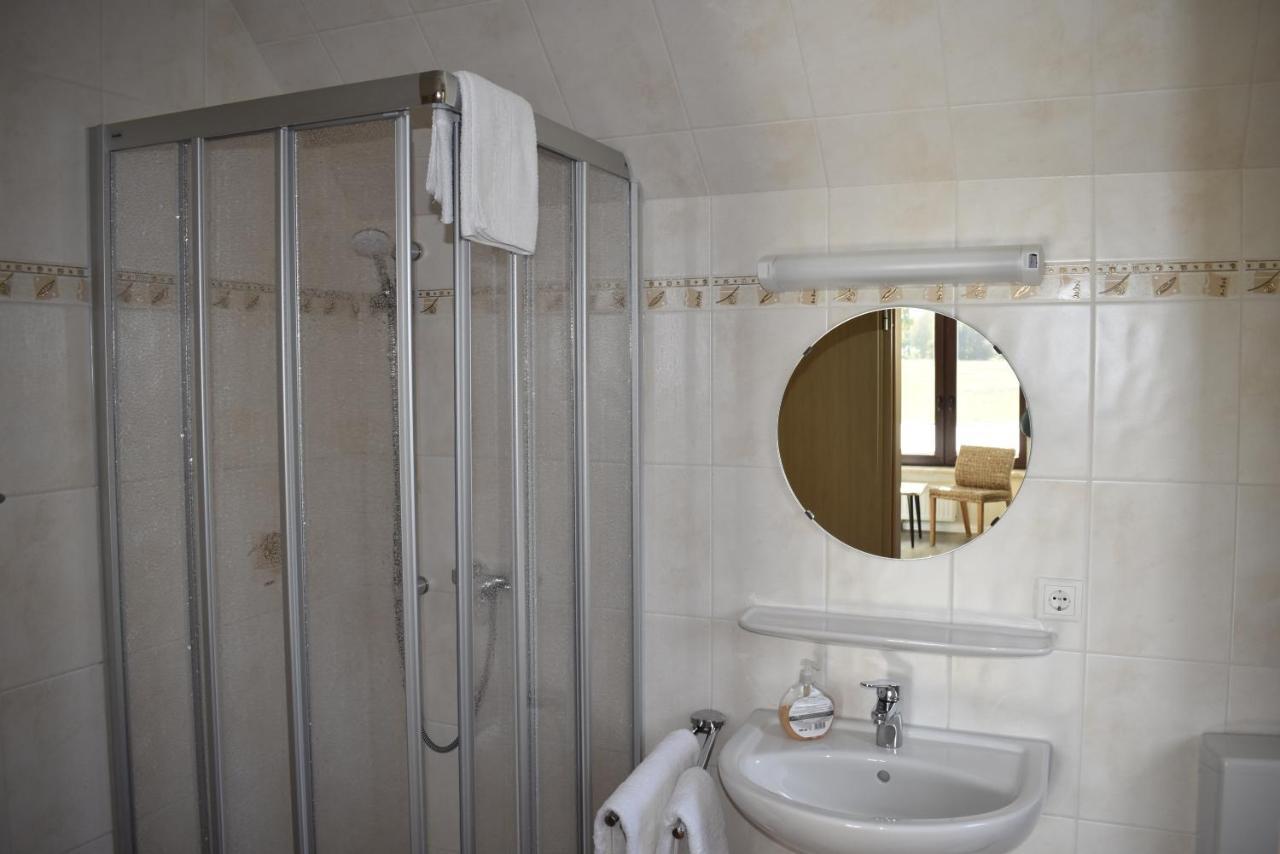 Pension Zur Schleuse Garni Am Elbe Luebeck - Kanal In Witzeeze Exterior foto