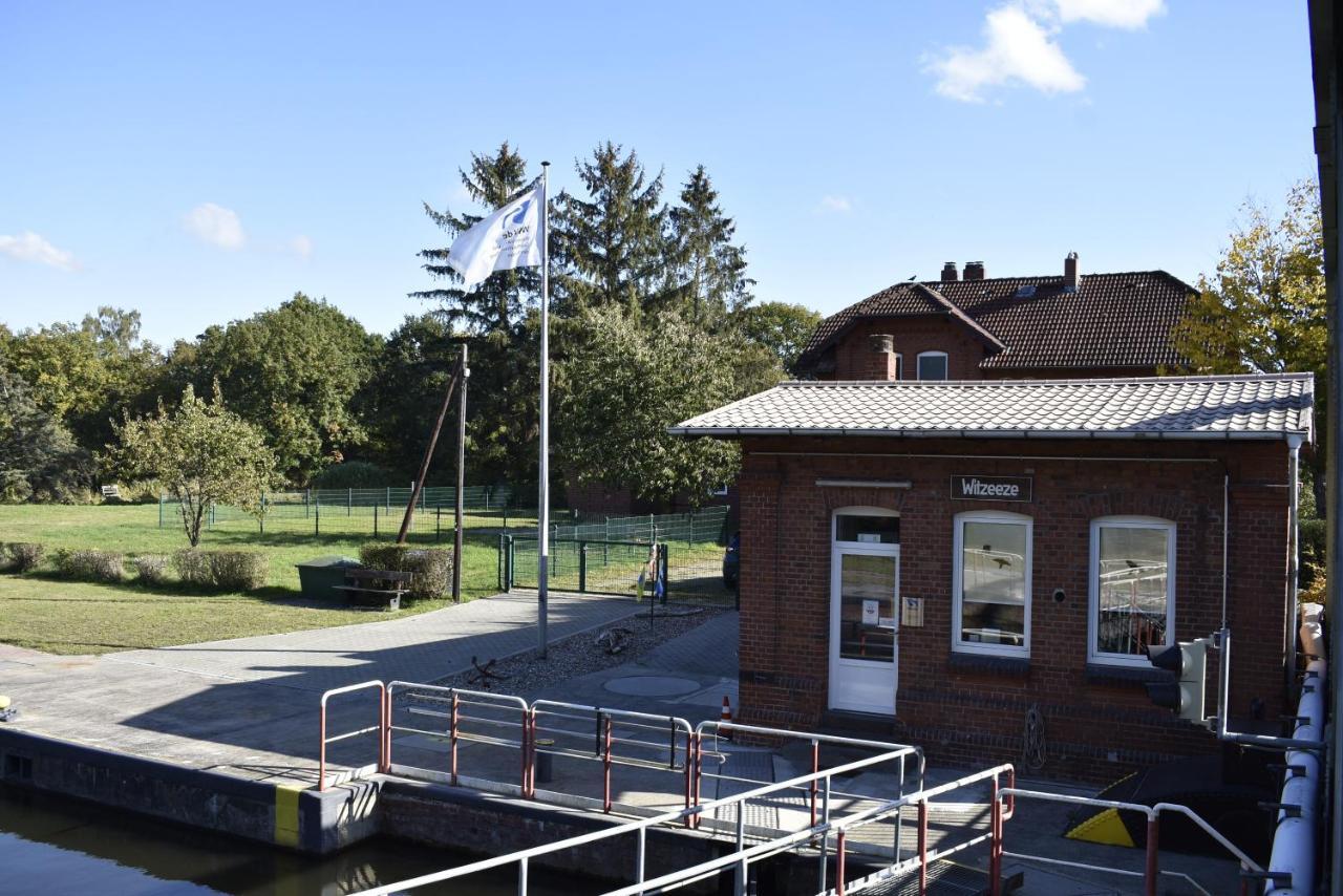 Pension Zur Schleuse Garni Am Elbe Luebeck - Kanal In Witzeeze Exterior foto